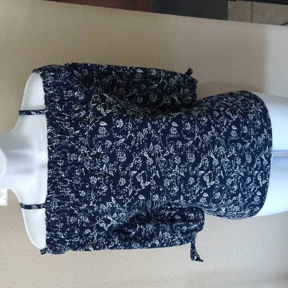 NWOT Over the Shoulder Adjustable Strap Blouse